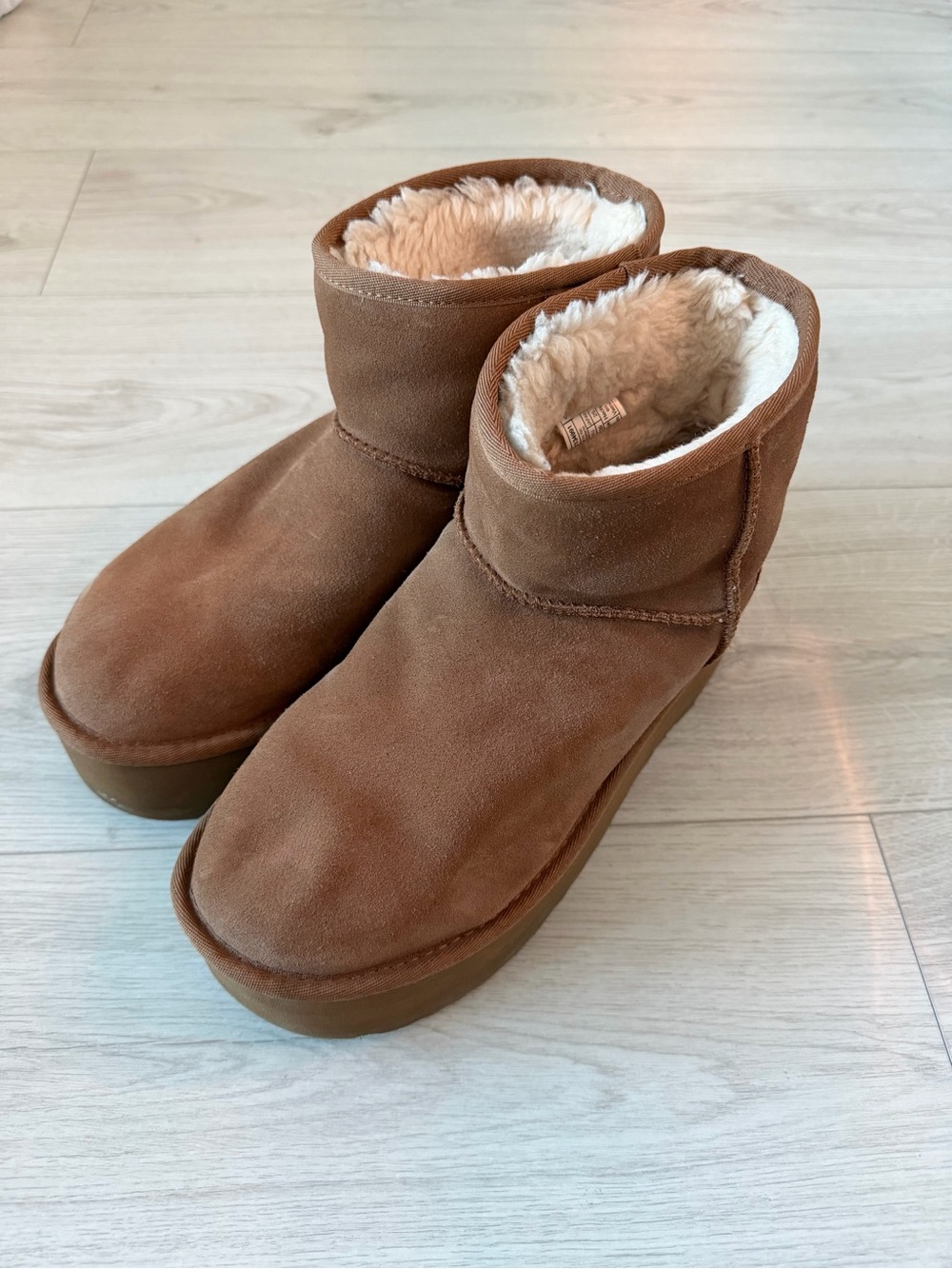 UGG Classic Ultra Mini Platform in Chestnut
